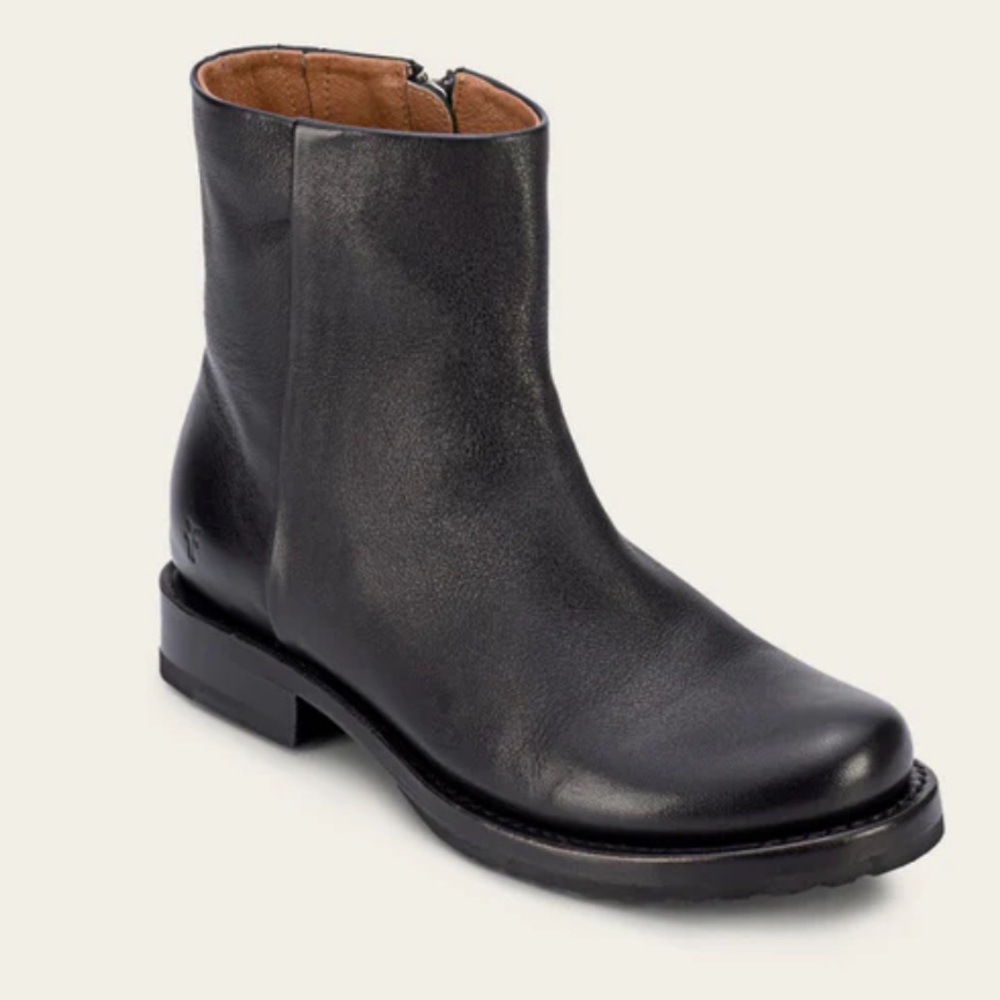 FRYE VERONICA BOOTS BLACK - NWT